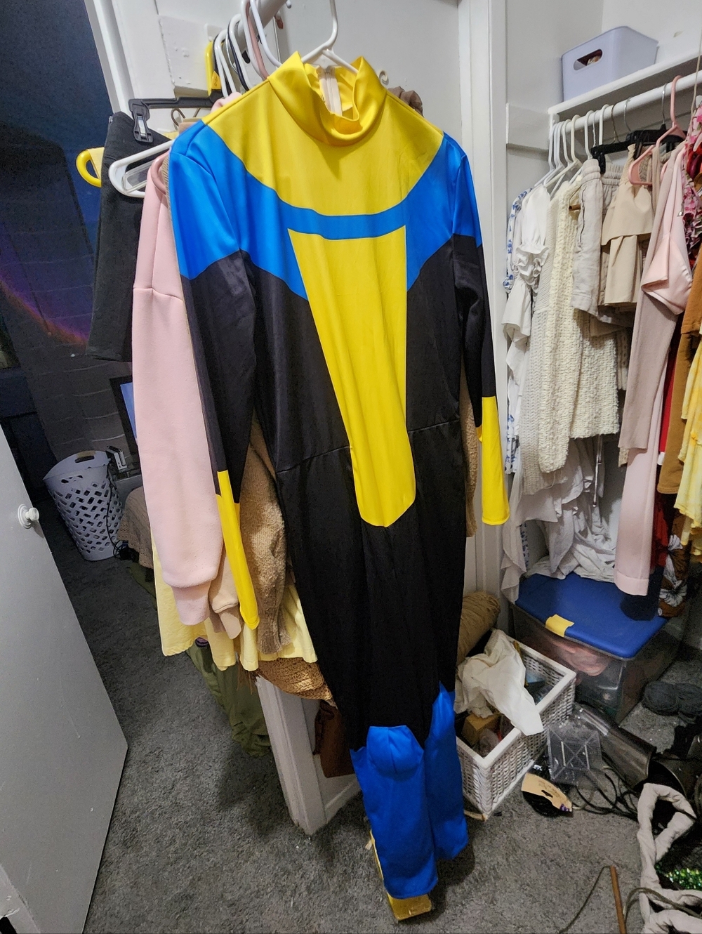 Invincible Cosplay - Picture 2 of 5